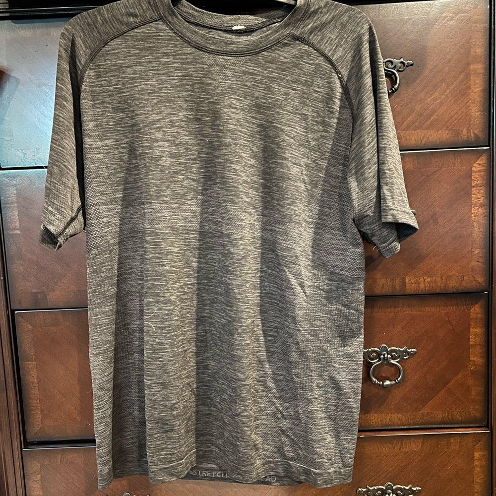 Lululemon Athletica Gray Short Sleeve Tee